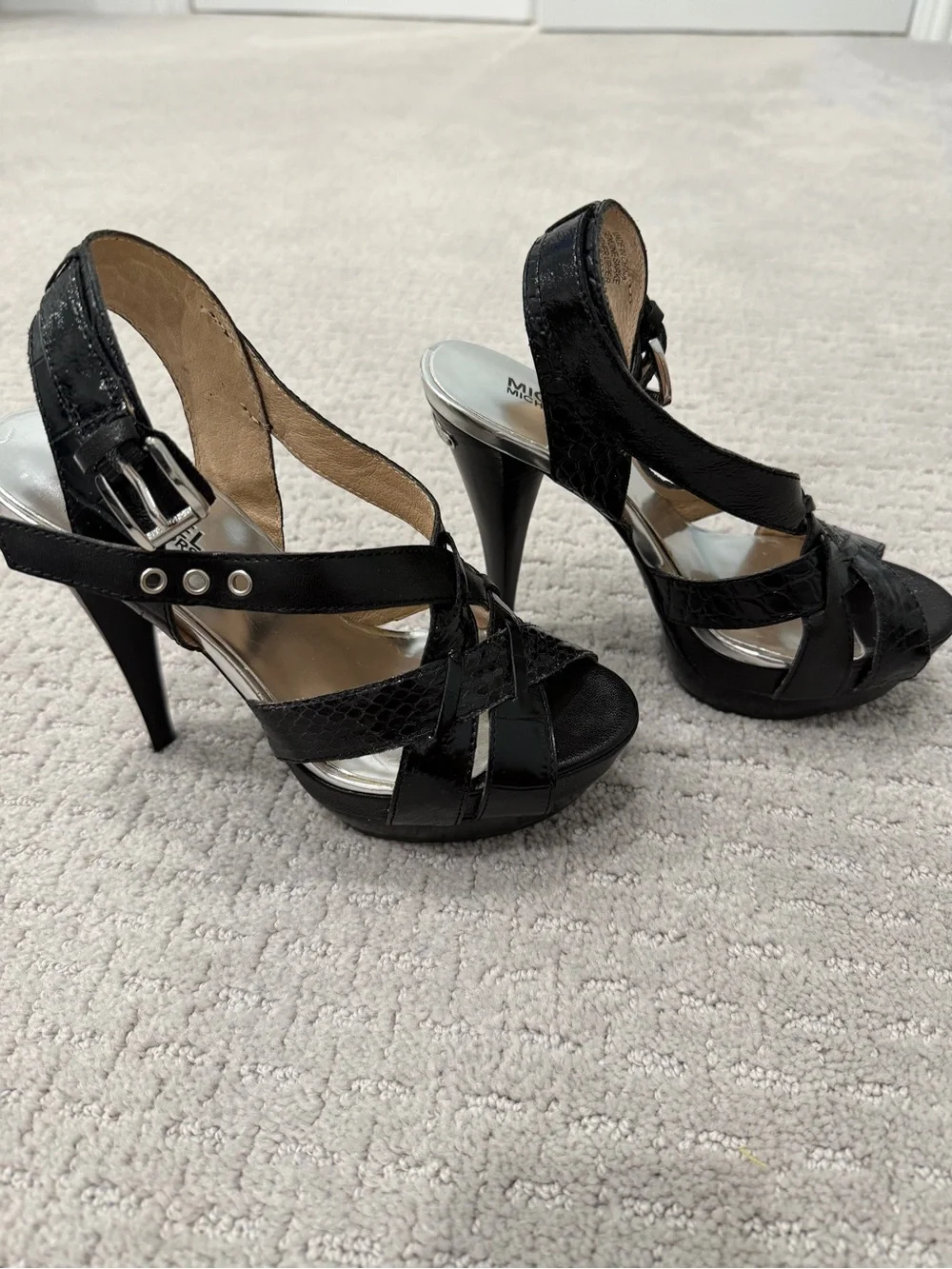 2009 Michael Kors Niki Gladiator Platform Sandal in Black - size 5.5